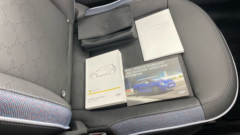 MINI Cooper 135kW E Classic [Level 1] 41kWh 3dr Auto Electric Hatchback